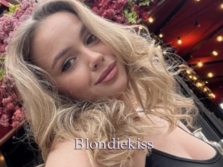 Blondiekiss