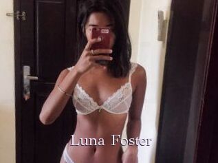 Luna_Foster